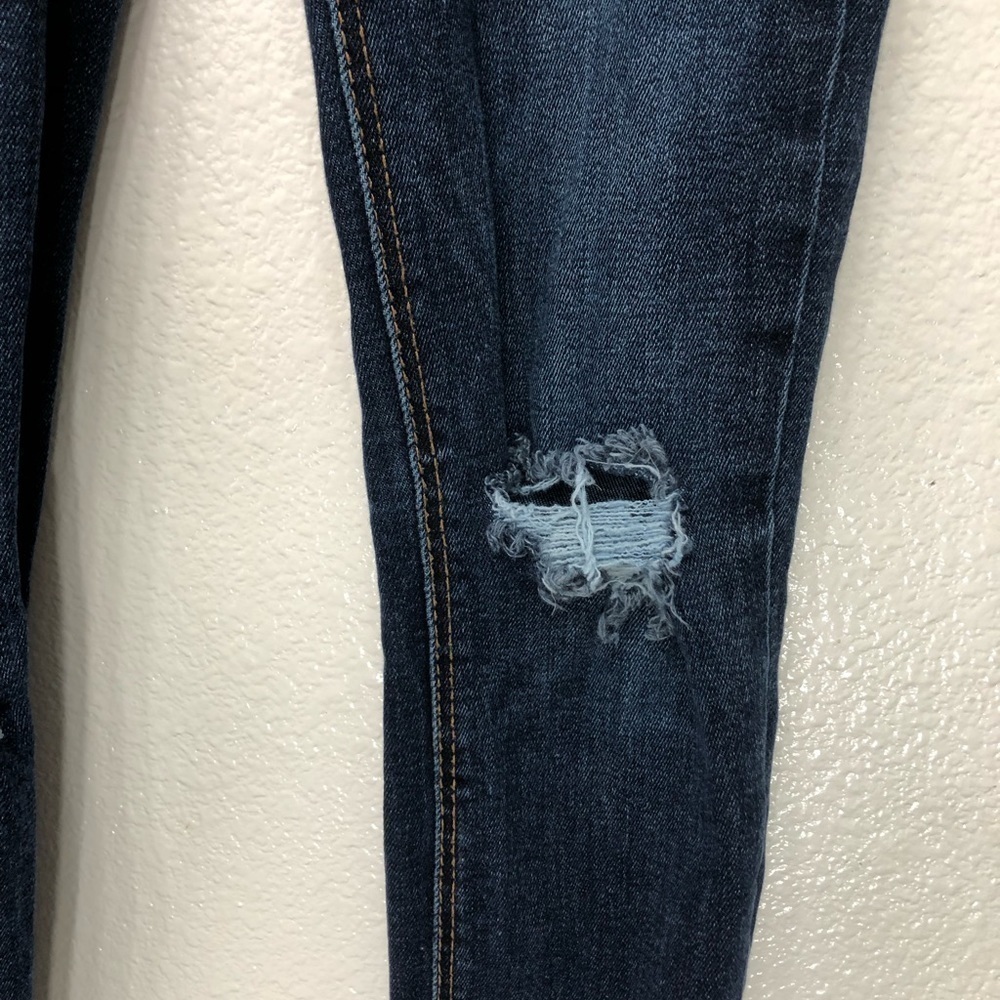 Zara Ripped Jeans With Frayed Bottom - Picture 3 of 7